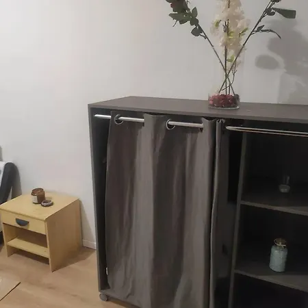 Charmant A Avec Balcon Et Parking Μετς